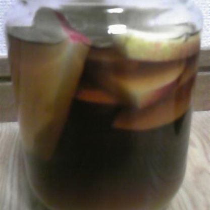 作りました！組み合わせはりんご、米黒酢、砂糖です。
酢はちょっと苦手ですけど、これなら飲めます。